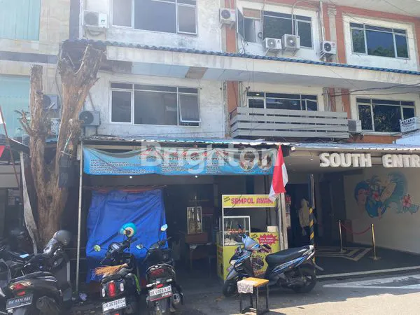 RUKO DI PERTOKOAN GENTENG BIRU