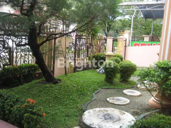 image DIJUAL RUMAH BESAR MEWAH LOKASI TENGAH KOTA DALAM PERUMAHAN BALIKPAPAN BARU AMAN NYAMAN HARGA NEGO (2)