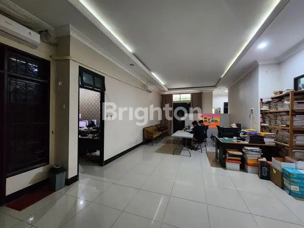 image DIJUAL RUMAH BESAR MEWAH LOKASI TENGAH KOTA DALAM PERUMAHAN BALIKPAPAN BARU AMAN NYAMAN HARGA NEGO (5)