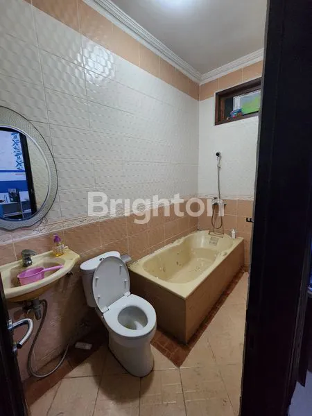 image DIJUAL RUMAH BESAR MEWAH LOKASI TENGAH KOTA DALAM PERUMAHAN BALIKPAPAN BARU AMAN NYAMAN HARGA NEGO (7)
