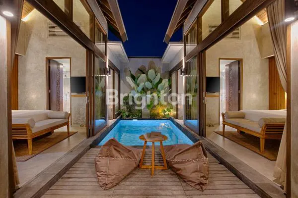 image VILLA SIAP HUNI FULL FURNISHED DI LINGKUNGAN MEWAH DENGAN 2 BEDROOMS (2)