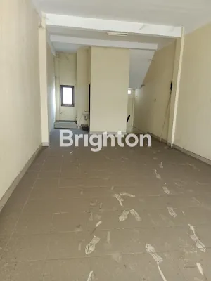 image RUKO 3 LANTAI LUAS DAN LENGKAP DENGAN GUDANG (4)