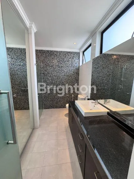 image RUMAH DI KEBAYORAN LAMA (4)