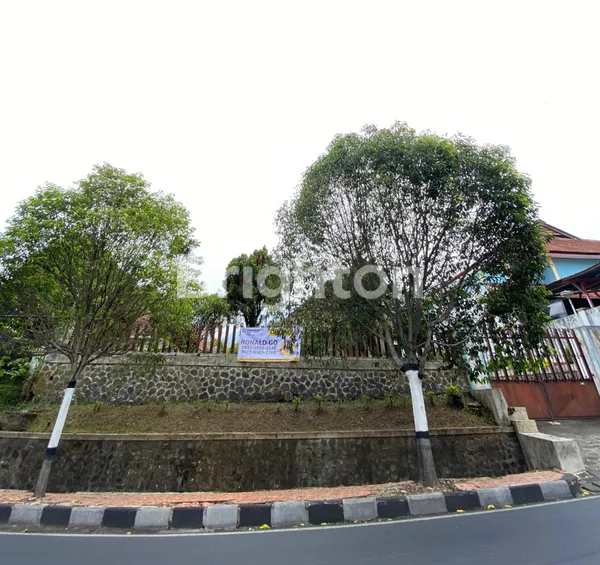 image FOR SALE VILLA DI BATU JALAN TRUNOJOYO NOL JALAN RAYA COCOK UNTUK VILLA, BISNIS, CAFE, DLL (1)