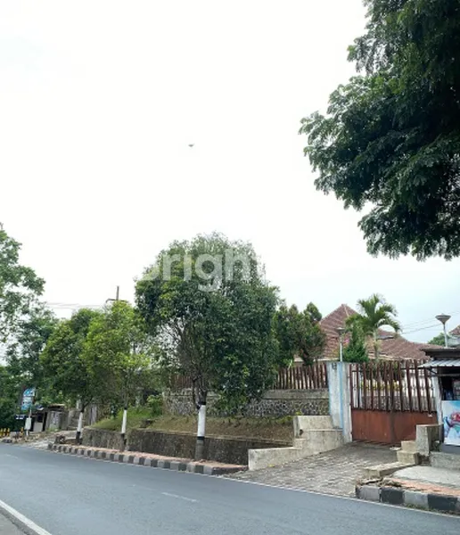 image FOR SALE VILLA DI BATU JALAN TRUNOJOYO NOL JALAN RAYA COCOK UNTUK VILLA, BISNIS, CAFE, DLL (2)