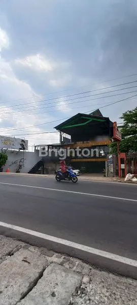 image BANGUNAN RESTORAN AKSES JALAN UTAMA (1)