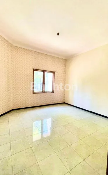 image RUMAH TENGAH KOTA TINGGAL NEMPATIN (4)