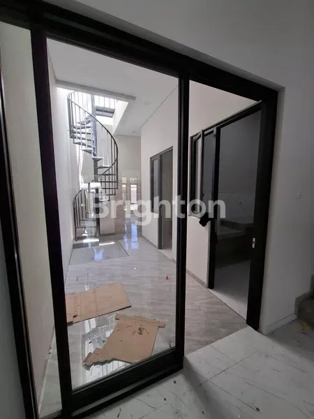 image MINIMALIS GRESS 2LT TENGGILIS SELANGKAH UBAYA (2)