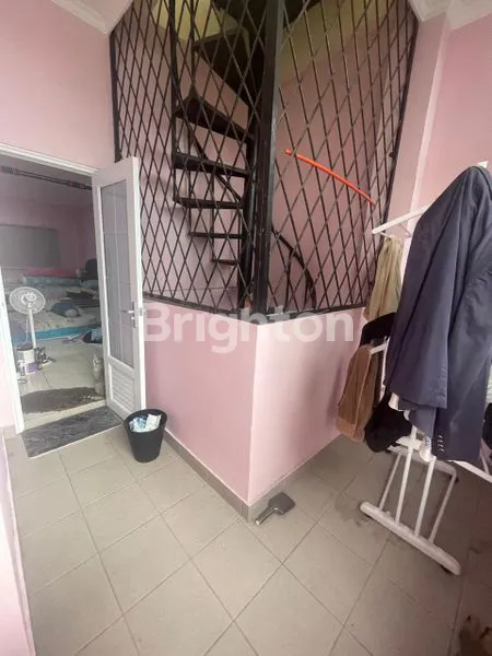 image RUMAH 3LANTAI SIAP HUNI JELAMBAR GROGOL PETAMBURAN JAKARTA BARAT  (6)