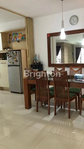 image RUMAH HOEK 2,5 LANTAI DI RAMBUTAN TIMUR (4)