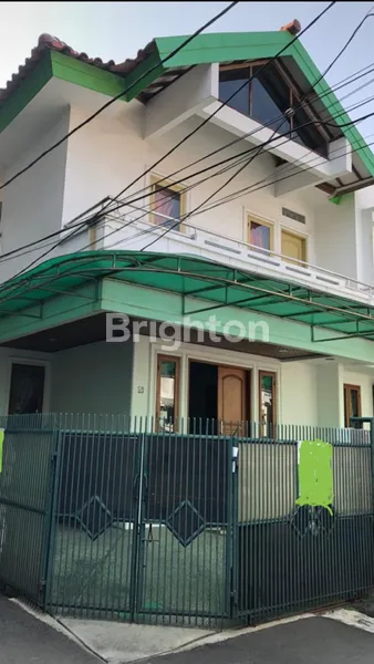 image RUMAH HOEK 2,5 LANTAI DI RAMBUTAN TIMUR (1)