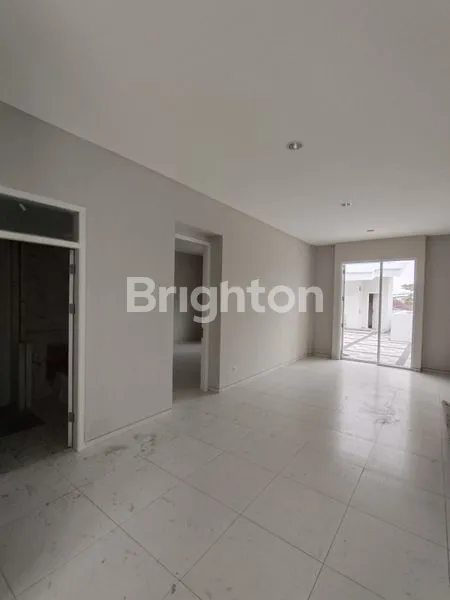 image RUMAH BARU KUTISARI INDAH JALAN KEMBAR SIAP HUNI DEKAT KAMPUS PETRA (6)