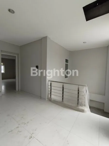 image RUMAH BARU KUTISARI INDAH JALAN KEMBAR SIAP HUNI DEKAT KAMPUS PETRA (5)