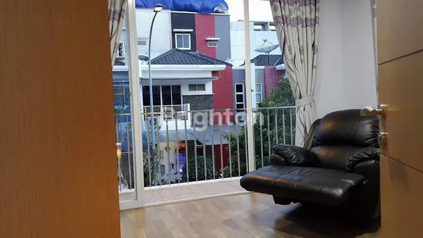 image RUMAH GOLFLAKE RESIDENCE HOOK 3,5LANTAI FULL FURNIS CENGKARENG JAKARTA BARAT (8)