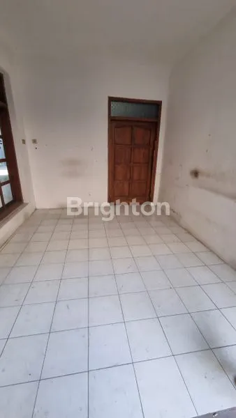 image RUKO LUAS TENGAH KOTA KEDIRI SHOWROOM (4)