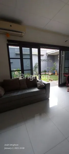 image DI JUAL RUMAH STRATEGIS DI CAWANG ROW DEPAN 3 MOBIL - JAKARTA TIMUR (8)