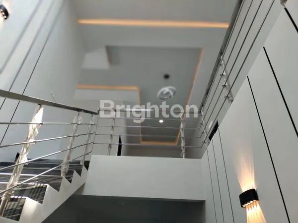 image RUMAH MEWAH MINIMALIS MODERN DI ARAYA GOLF MALANG  (4)