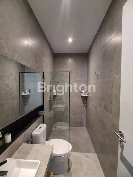 image RUMAH MINIMALIS BANGUNAN BARU TERAWAT ROYAL RESIDENCE DEKAT WIYUNG MENGANTI GUNUNGSARI UNESA CITRALAND PAKUWON MALL  (4)