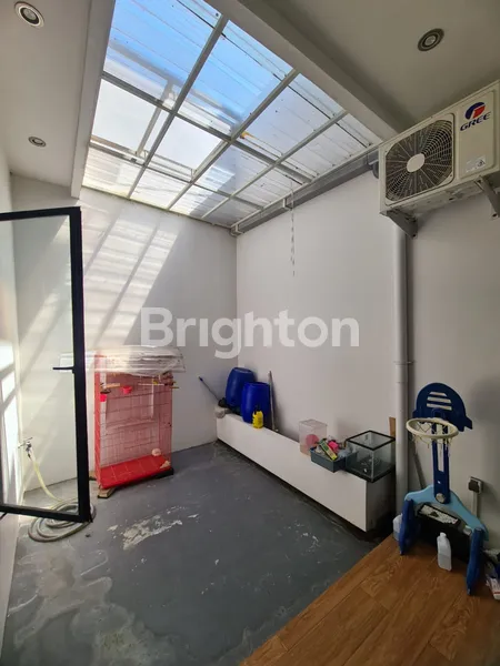 image RUMAH MINIMALIS BANGUNAN BARU TERAWAT ROYAL RESIDENCE DEKAT WIYUNG MENGANTI GUNUNGSARI UNESA CITRALAND PAKUWON MALL  (5)