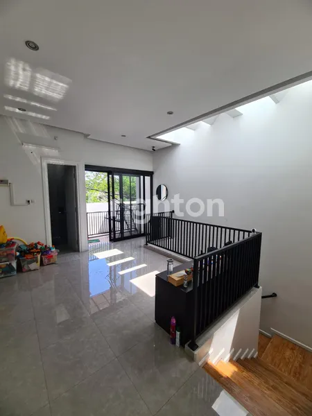 image RUMAH MINIMALIS BANGUNAN BARU TERAWAT ROYAL RESIDENCE DEKAT WIYUNG MENGANTI GUNUNGSARI UNESA CITRALAND PAKUWON MALL  (6)