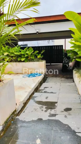 image LUXURY HOUSE WITH 3 BEDROOM IN SANUR (3)