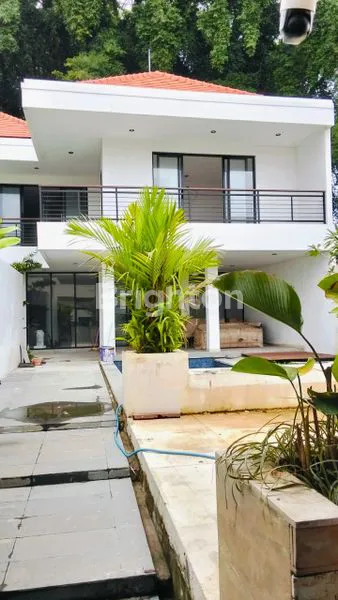 image LUXURY HOUSE WITH 3 BEDROOM IN SANUR (2)