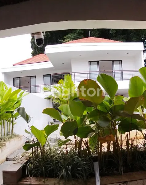 image LUXURY HOUSE WITH 3 BEDROOM IN SANUR (1)