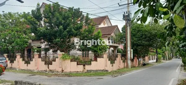 image RUMAH LUAS 2 LANTAI DI SEI BAHOROK MEDAN BARU SUMATERA UTARA (1)