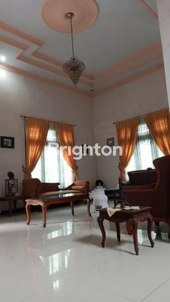 image RUMAH LUAS 2 LANTAI DI SEI BAHOROK MEDAN BARU SUMATERA UTARA (5)