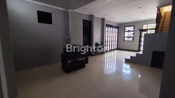 image RUMAH 2 LANTAI WITH POOL DI RENON (2)