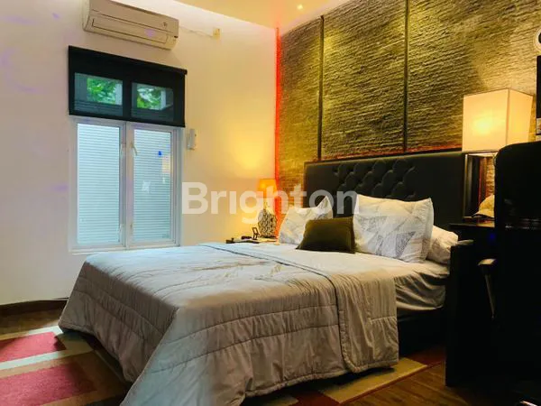 image RUMAH MEWAH ADA KOLAM RENANG BESAR (5)