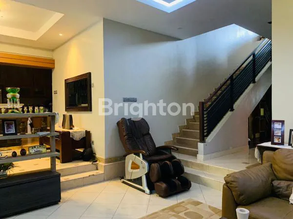 image RUMAH MEWAH ADA KOLAM RENANG BESAR (8)