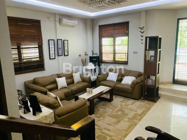 image RUMAH MEWAH ADA KOLAM RENANG BESAR (3)