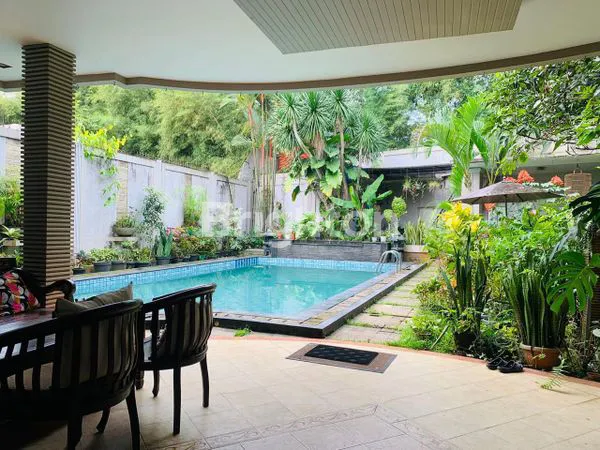 image RUMAH MEWAH ADA KOLAM RENANG BESAR (2)