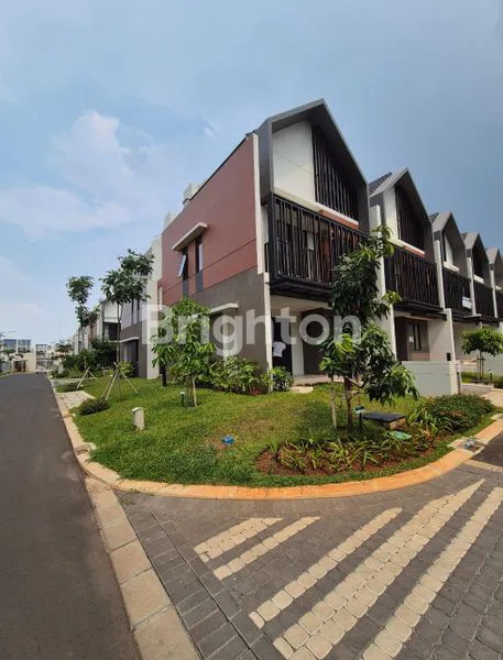 image DIJUAL CEPAT! RUMAH CANTIK DI SYMPHONIA – SUMARECON SERPONG (1)