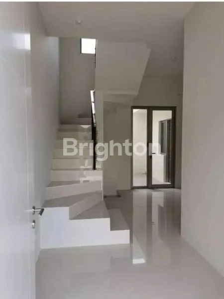 image RUMAH 2 LANTAI GREENLAND MENGANTI SURABAYA  (2)