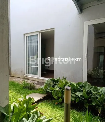 image RUMAH MEWAH SEJUK  DENGAN UDARA YG  NYAMAN, AMAN  DITENGAH KOTA,  DI JUAL (7)