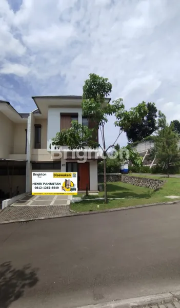 RUMAH DI HOOK SEMI FURNISH 2 LANTAI SIAP HUNI