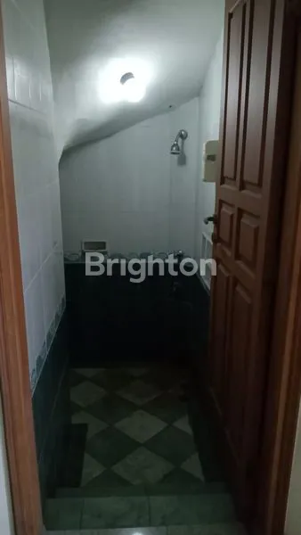 image RUMAH 2 LANTAI SIAP HUNI DI KAWASAN PERUMAHAN RUNGKUT SURABAYA TIMUR (4)