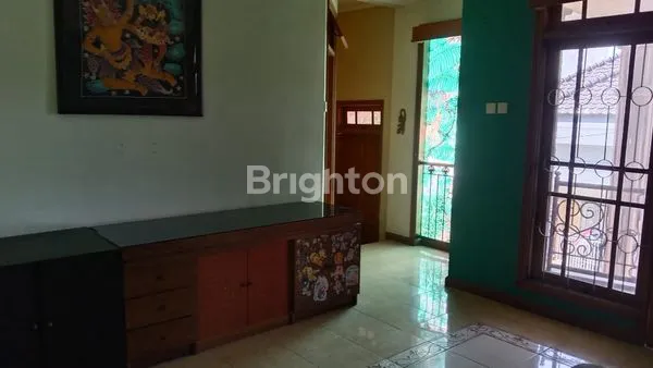 image RUMAH 2 LANTAI SIAP HUNI DI KAWASAN PERUMAHAN RUNGKUT SURABAYA TIMUR (3)