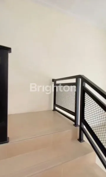 image RUMAH 2 LANTAI BARU GRESS DI KAWASAN PERUMAHAN  TENGGIIS SURABAYA (5)