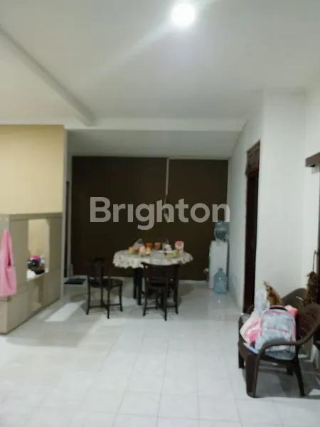 image RUMAH CANTIK 1,5 LANTAI SEMI FURNISH DI BATURAN BUTUH CEPAT !! (6)