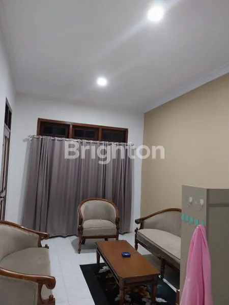 image RUMAH CANTIK 1,5 LANTAI SEMI FURNISH DI BATURAN BUTUH CEPAT !! (3)