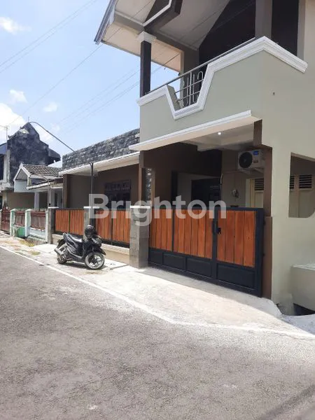 image RUMAH CANTIK 1,5 LANTAI SEMI FURNISH DI BATURAN BUTUH CEPAT !! (2)