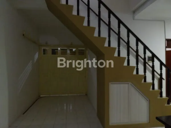 image RUMAH CANTIK 1,5 LANTAI SEMI FURNISH DI BATURAN BUTUH CEPAT !! (8)