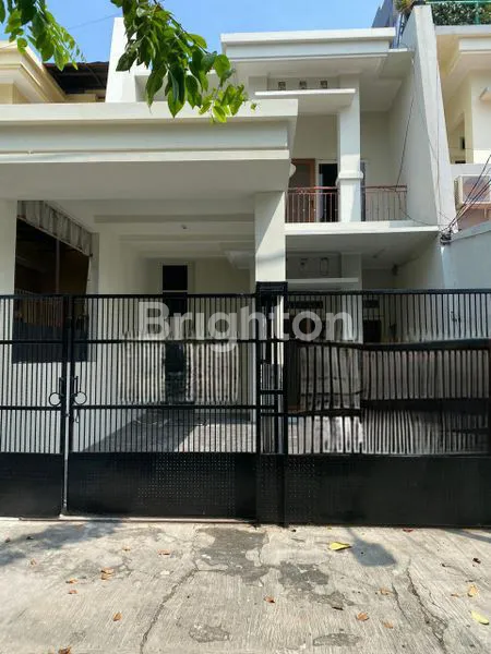 image RUMAH 2,5 LT TERAWAT SIAP HUNI  TAMAN RATU JAKBAR  (1)