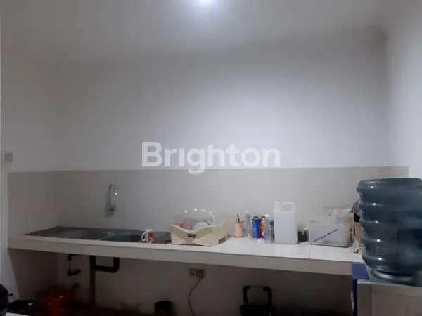 image SOLO : TEMPAT USAHA/RUKAN/RUKO, TENGAH KOTA, DAERAH PADAT PERTOKOAN DAN KANTOR. LUAS 287M 2LT. (3)