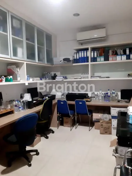 image SOLO : TEMPAT USAHA/RUKAN/RUKO, TENGAH KOTA, DAERAH PADAT PERTOKOAN DAN KANTOR. LUAS 287M 2LT. (7)