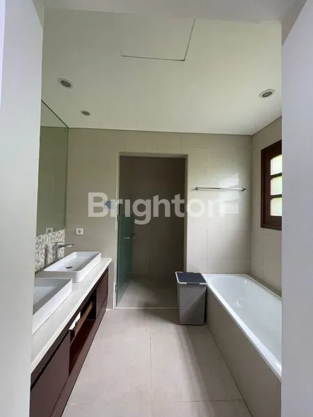 image FOR SALE ULTRA SPACIOUS 4 BEDROOM VILLA IN PERERENAN (5)