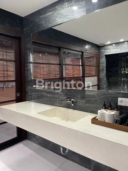 image FOR LEASE SPACIOUS 4 BEDROOM VILLA IN PERERENAN (7)